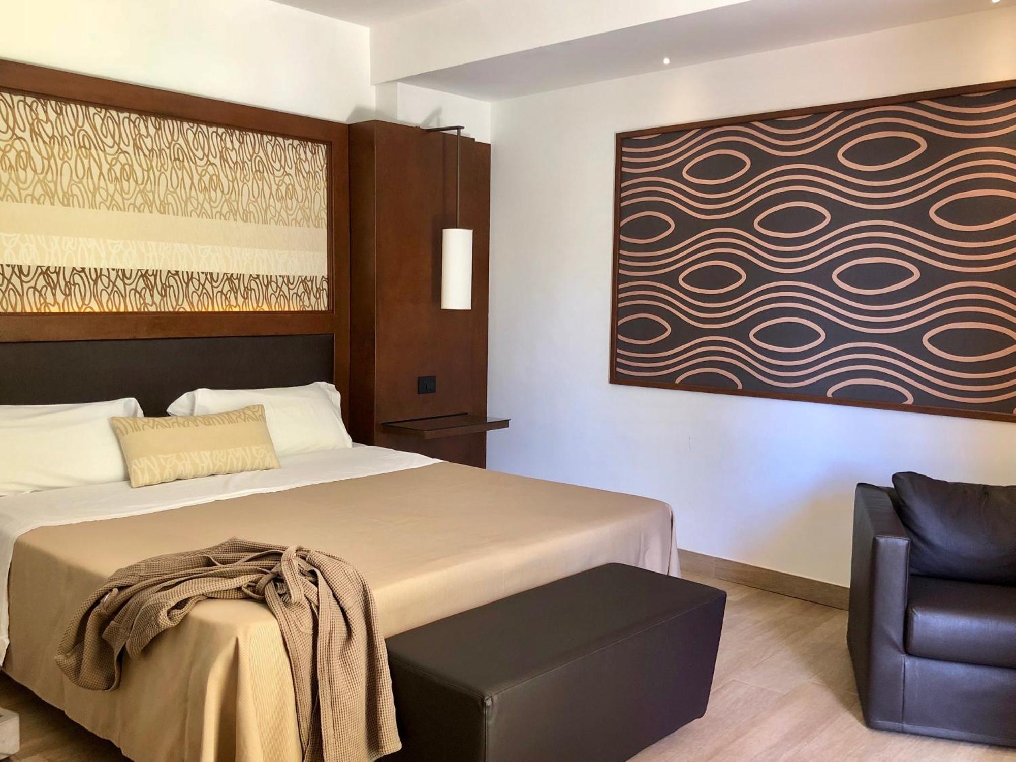 Deluxe Double or Twin Room Spa Bath