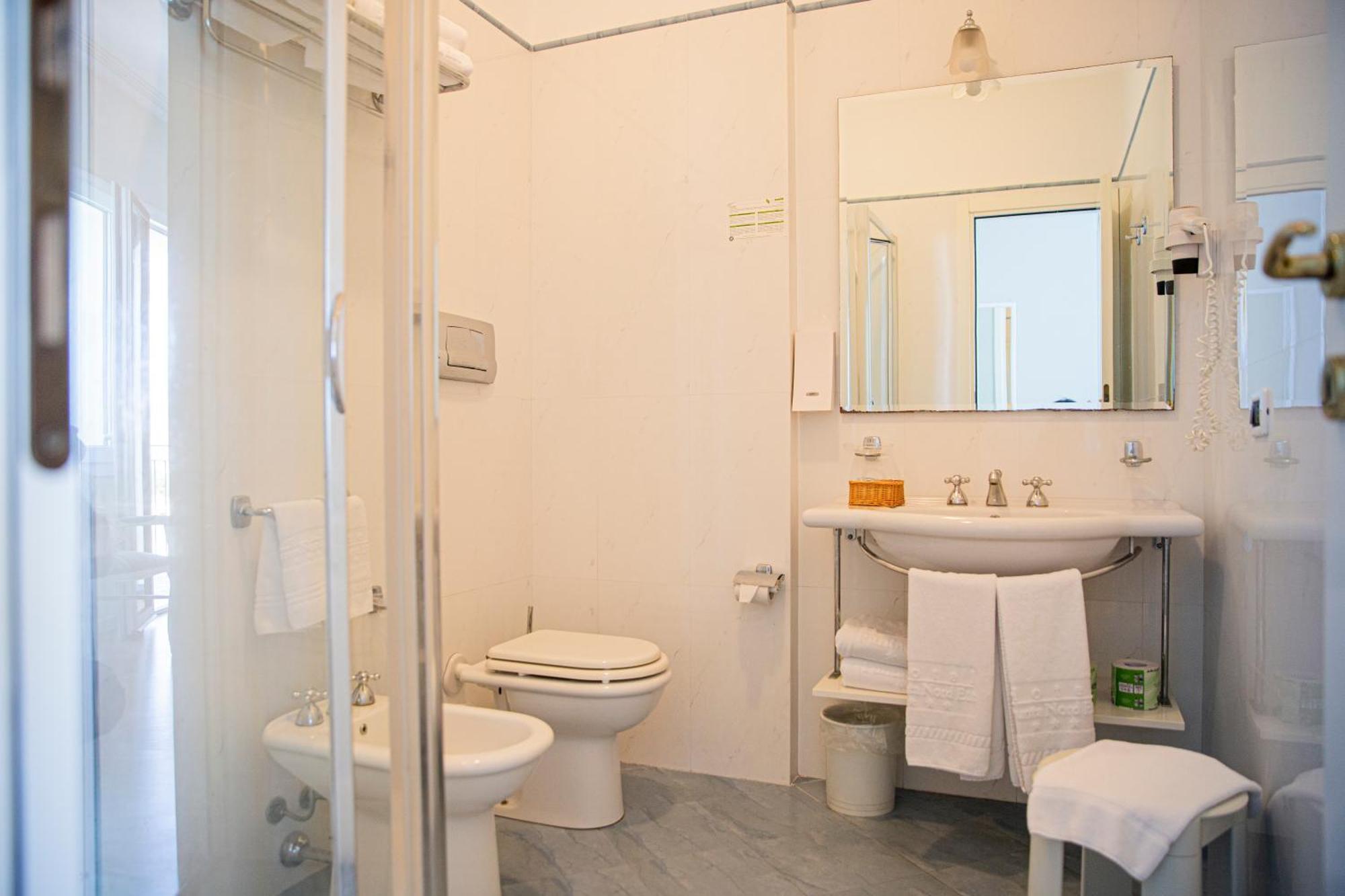 Double or Twin Room Sea View