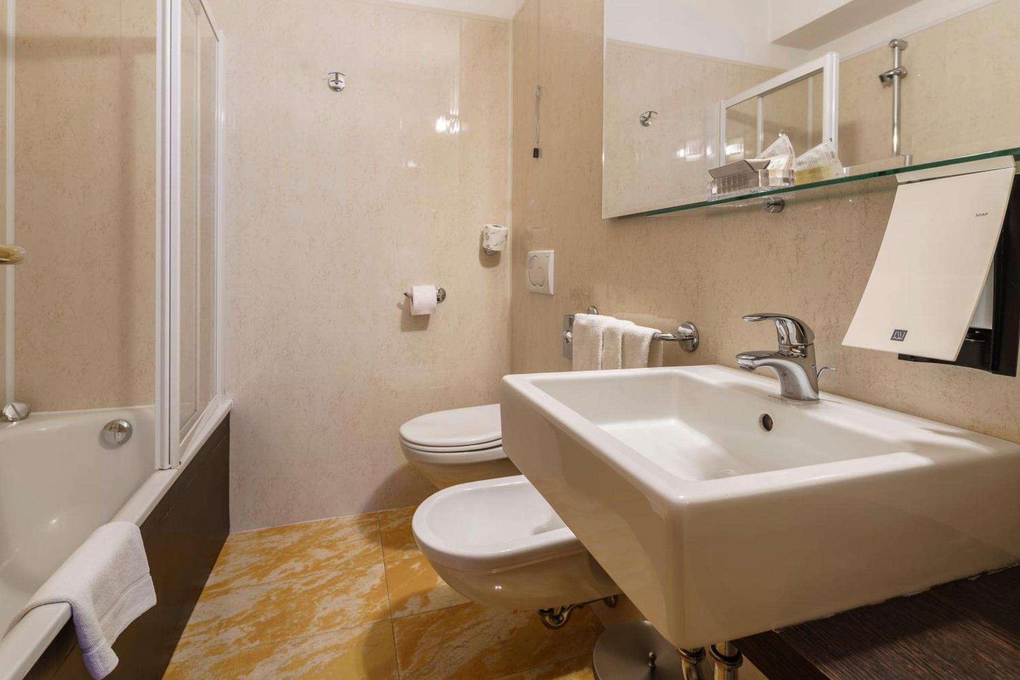 Classic Triple Room