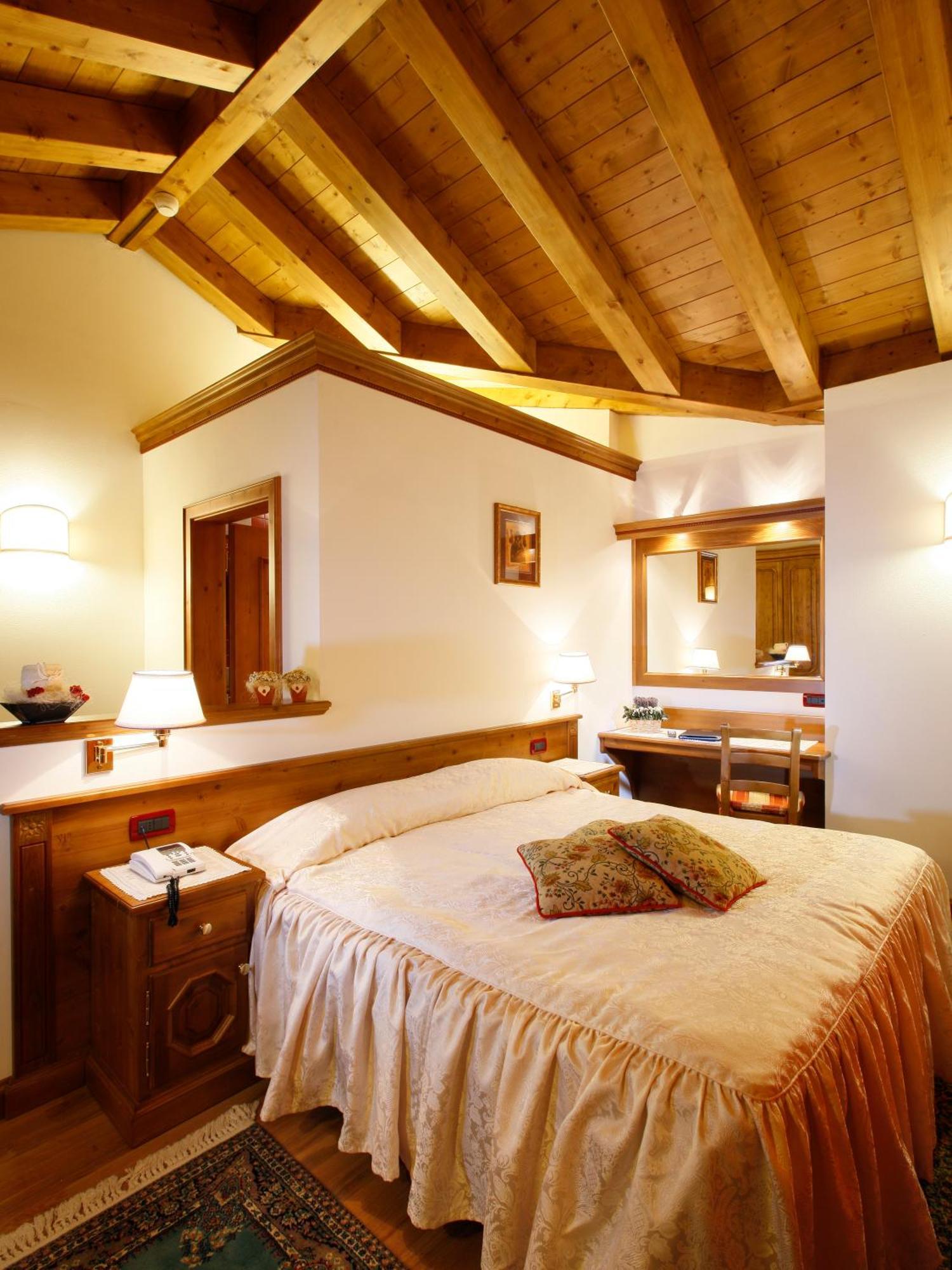 Superior Double or Twin Room Mountain View
