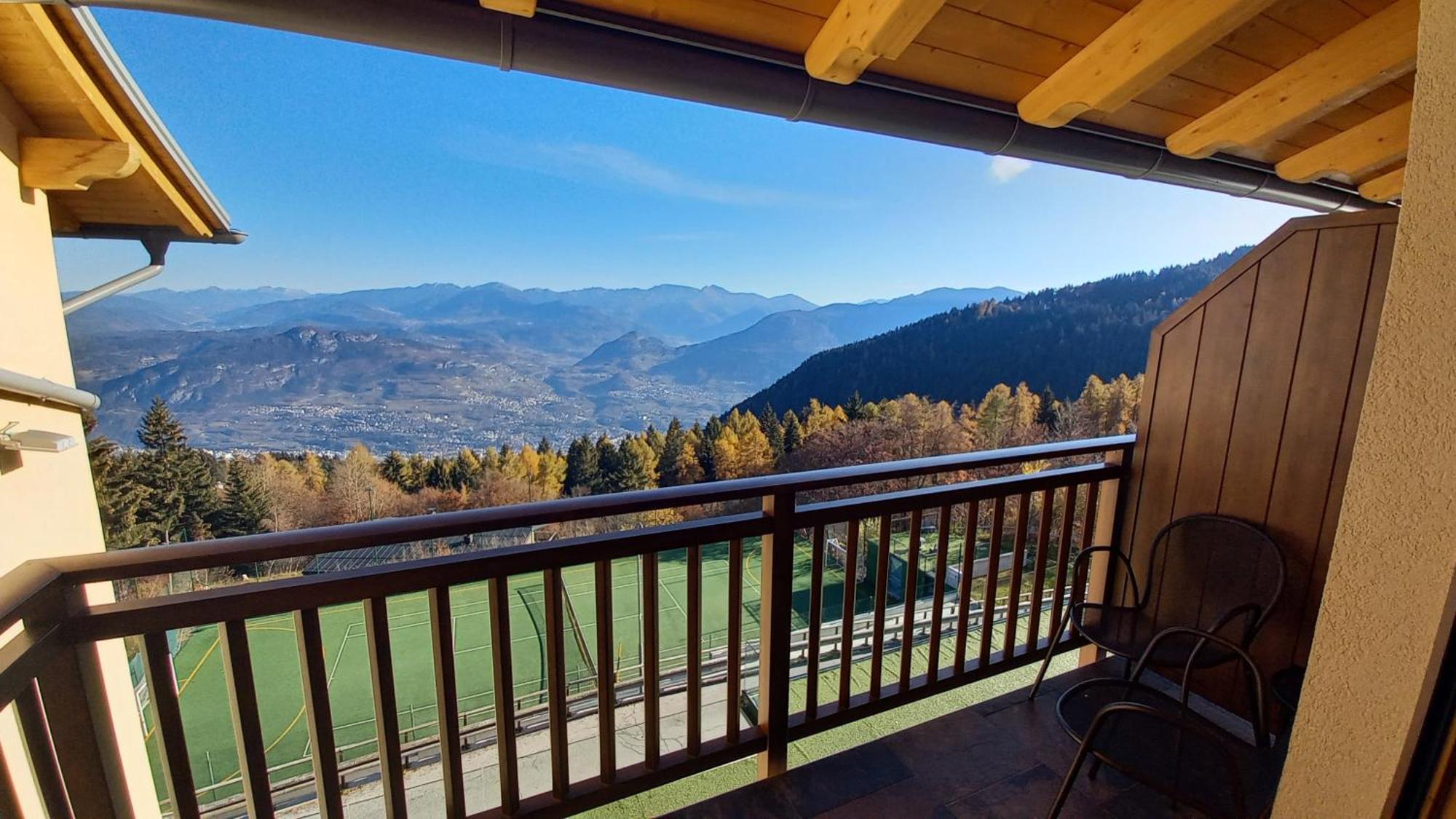Doppelzimmer mit Panoramablick und Balkon