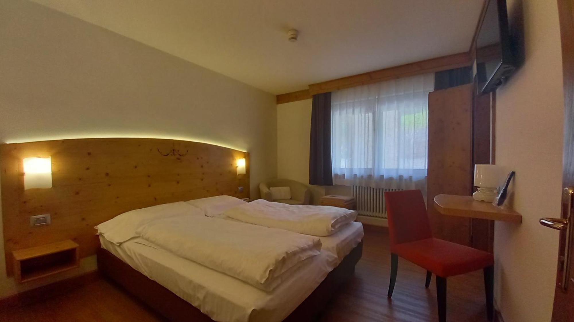 Doppel- oder Zweibettzimmer
