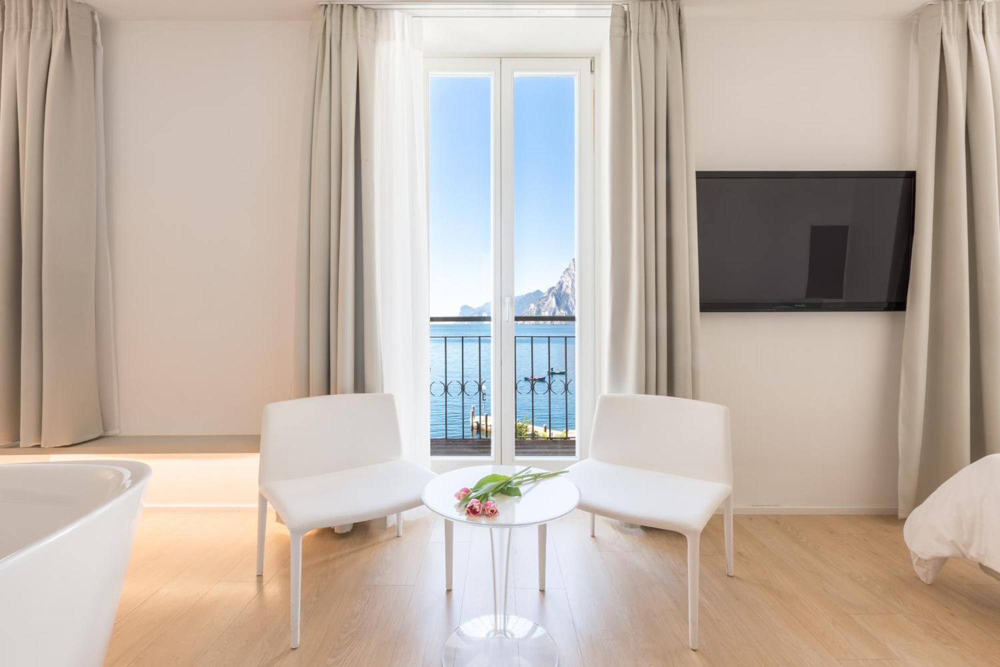 Queen Room Lake View