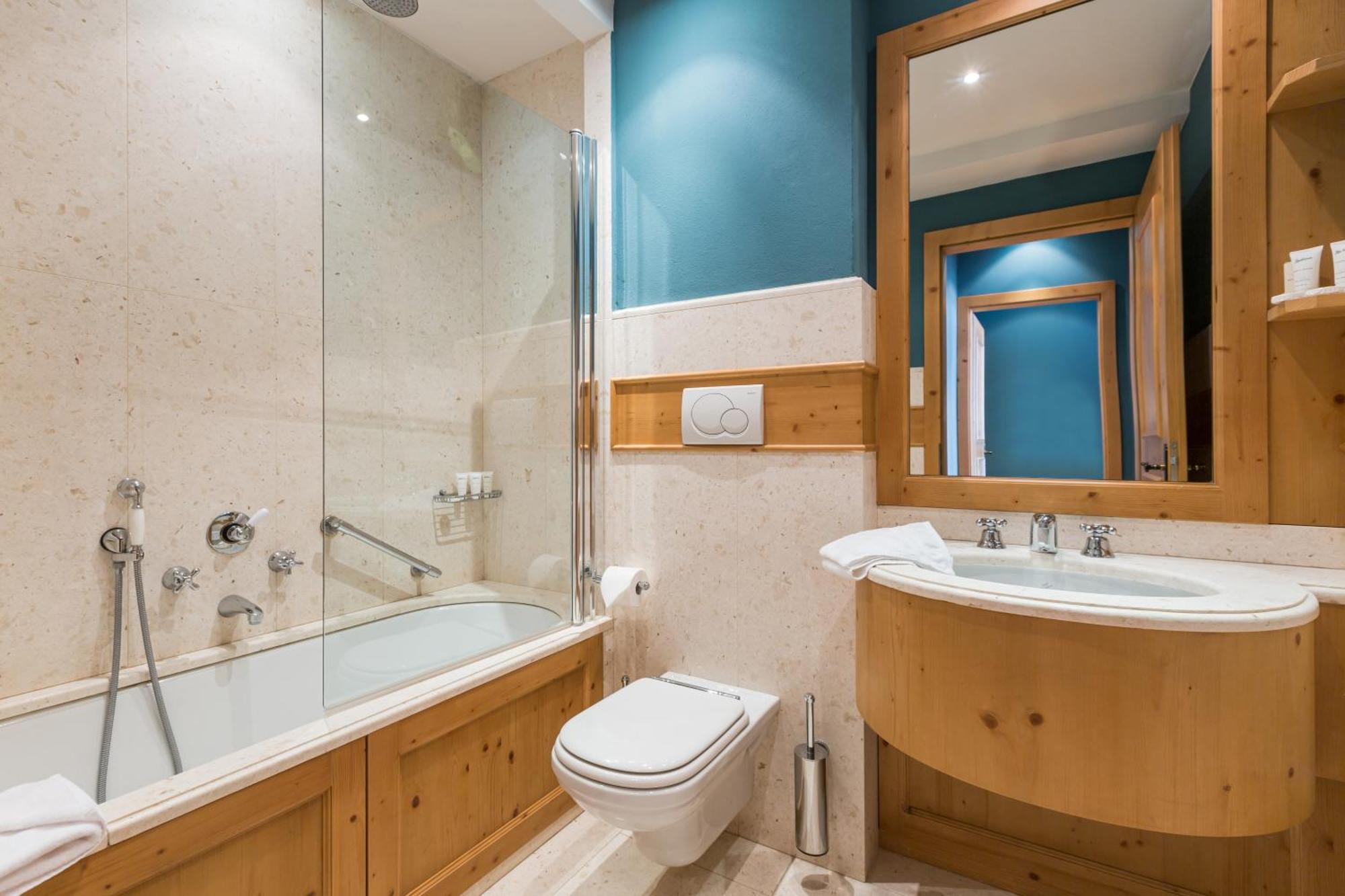 One-Bedroom Apartment Cristallo Mountain View