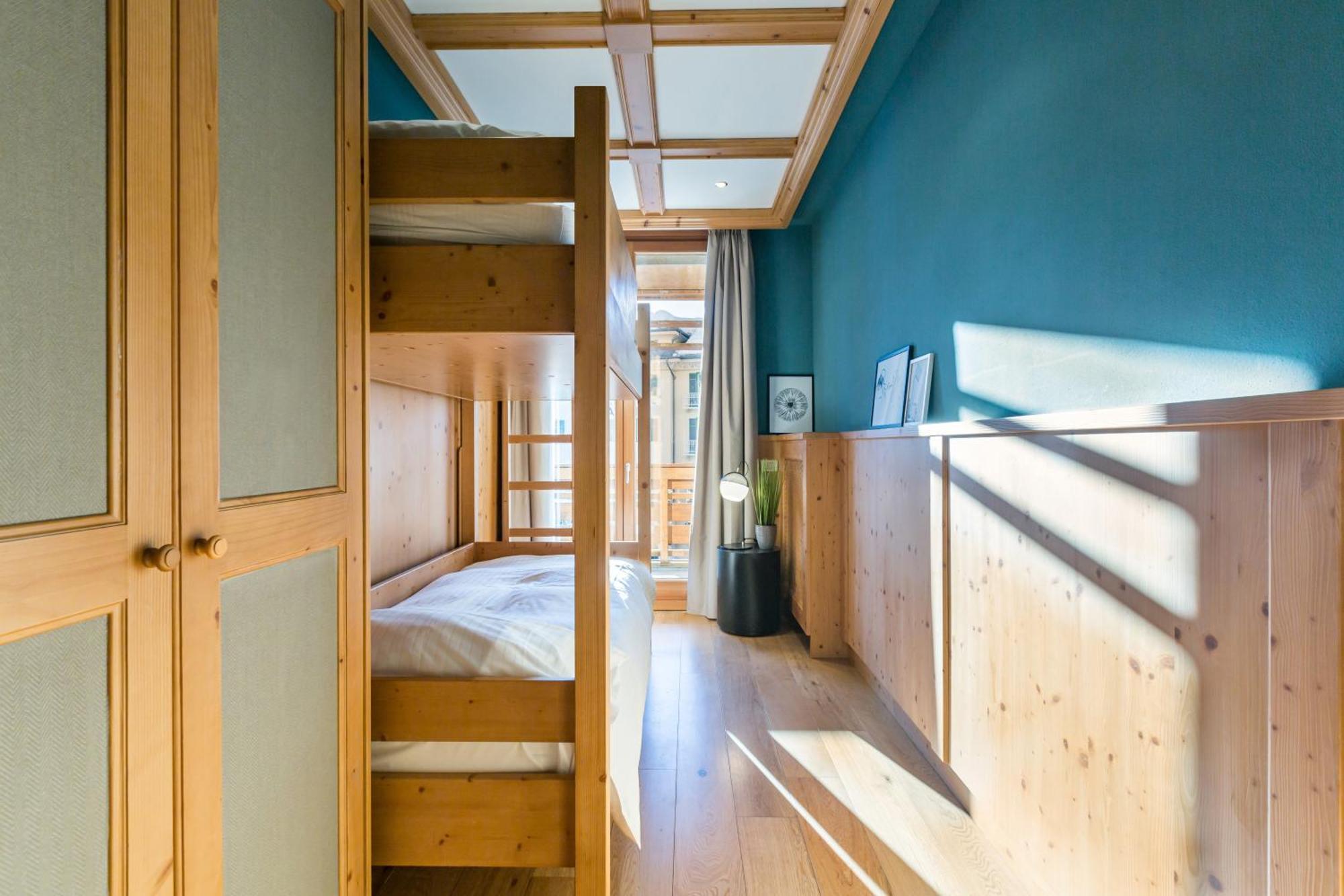 Two-Bedroom Apartment Tofane Mountain View Balcony