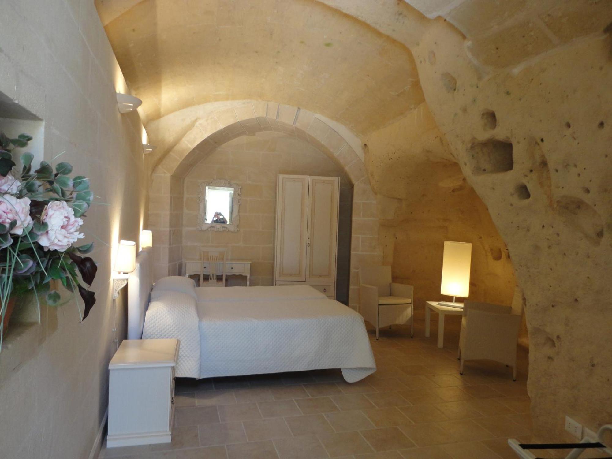 Junior Suite Cave
