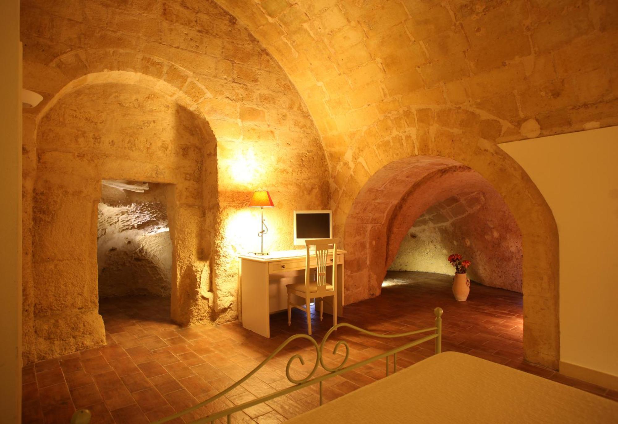 Junior Suite Cave