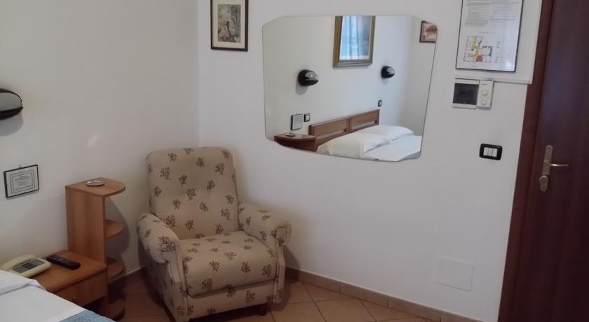 Triple Room,444278241:JPEG
