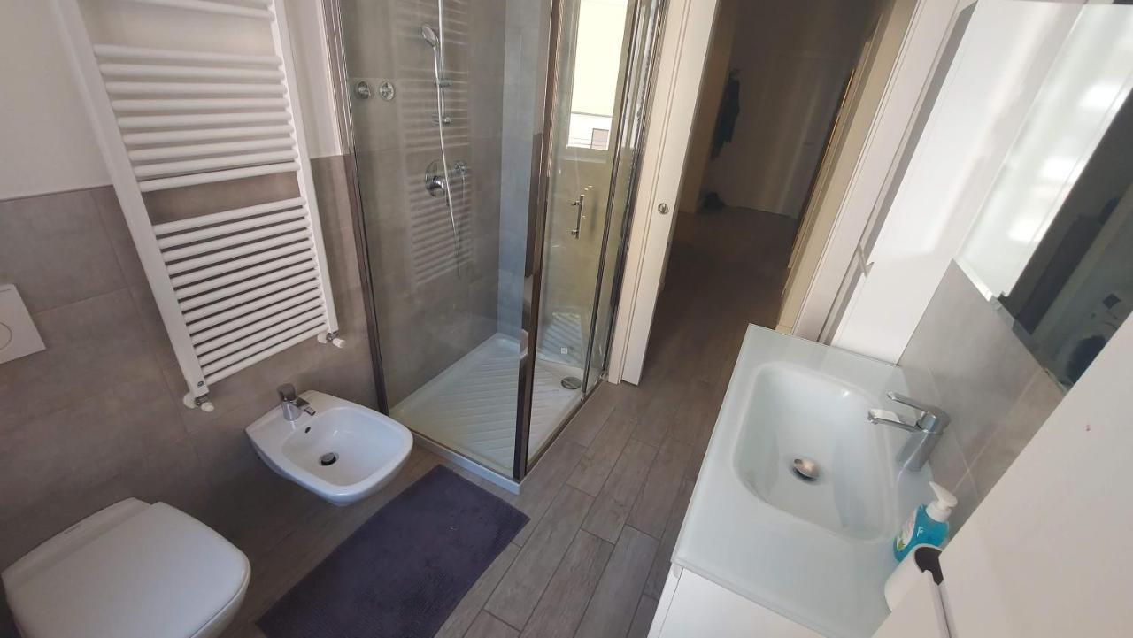 Two Twin Rooms Private Bathroom Shared Kitchen Separate Building Piazza Simoni 32