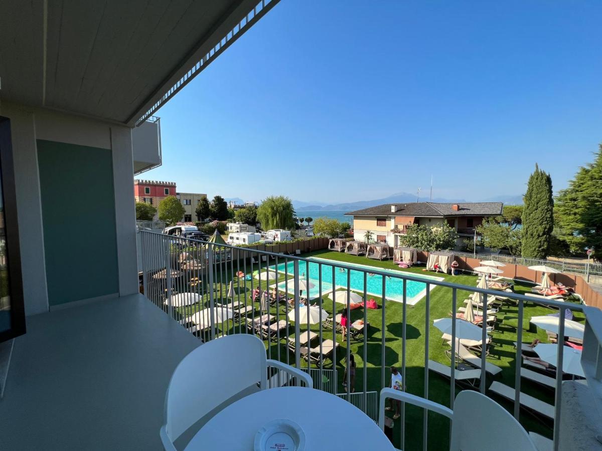 Deluxe Double Room Front Lake View