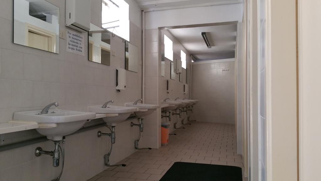 Driepersoons Caravan met Gedeelde Badkamer