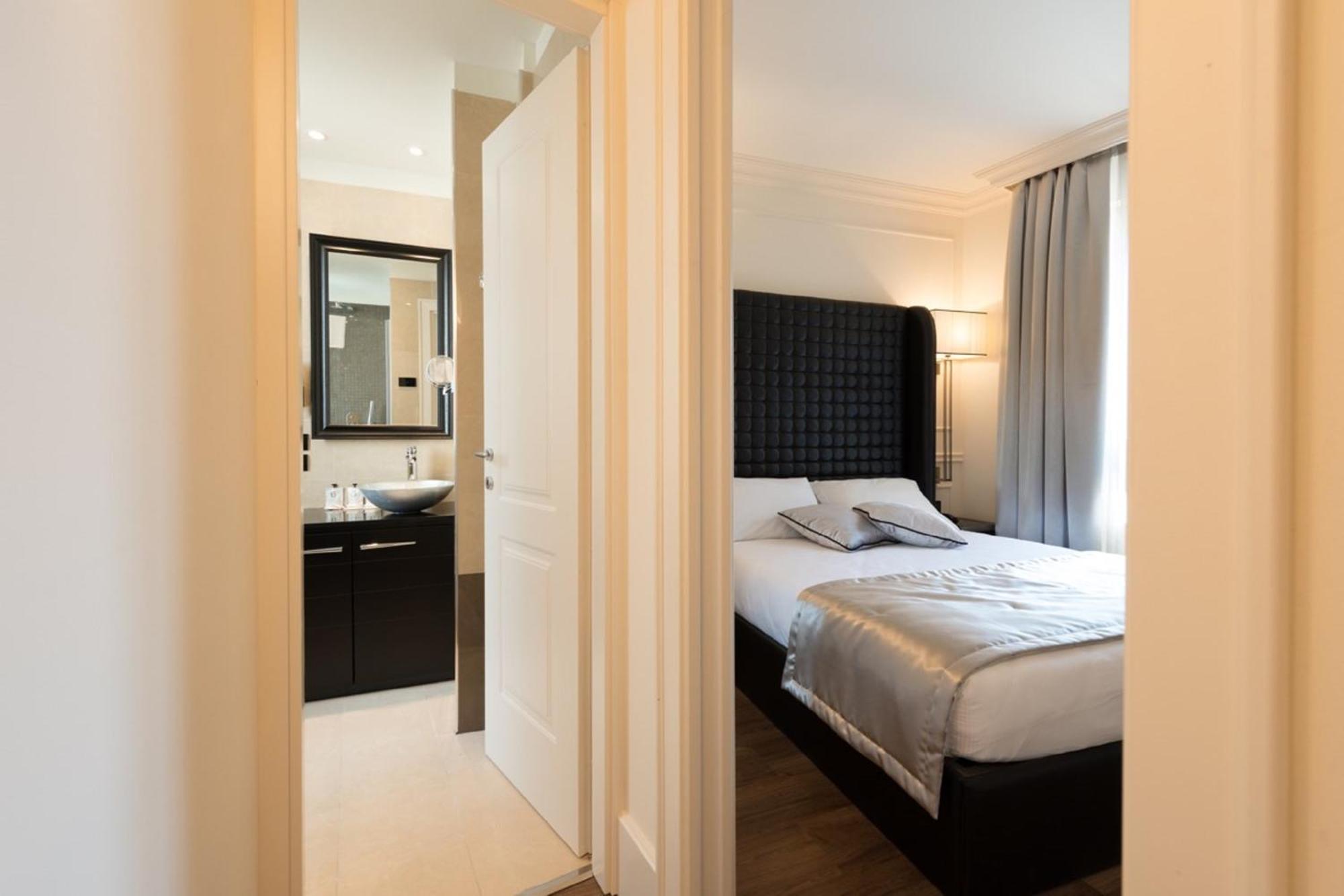 Deluxe One-Bedroom Apartment