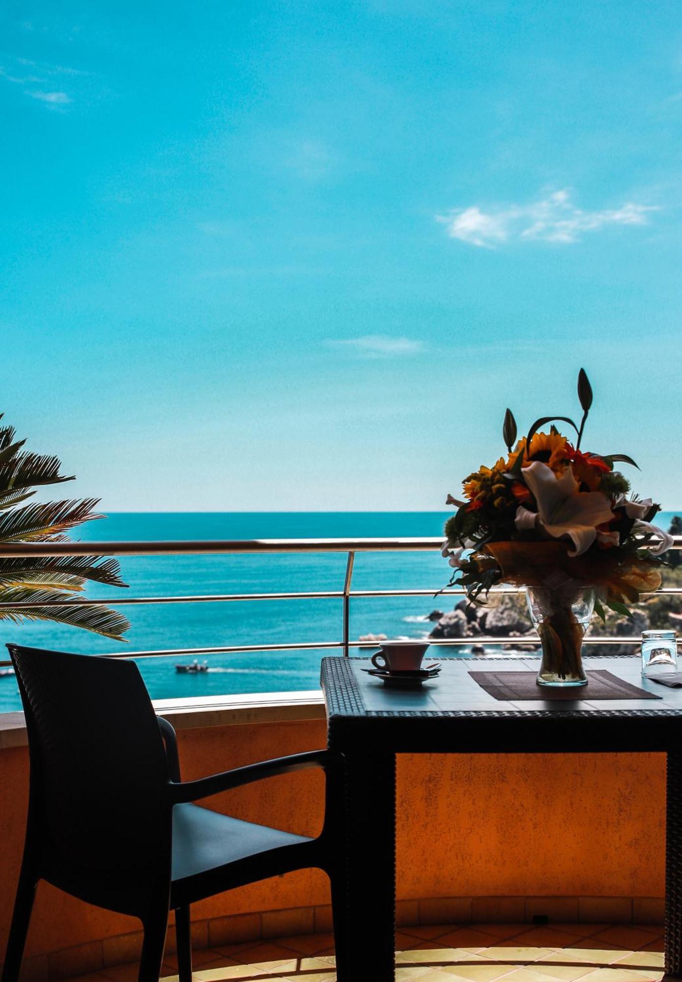 Double or Twin Room Sea View