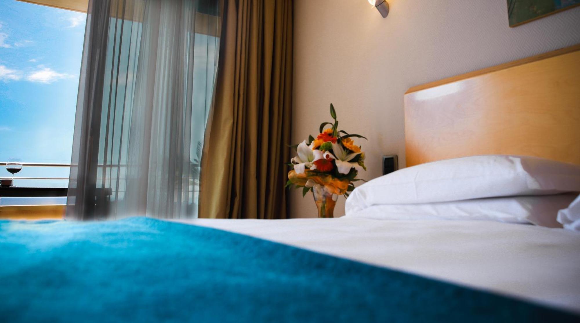 Double or Twin Room Sea View
