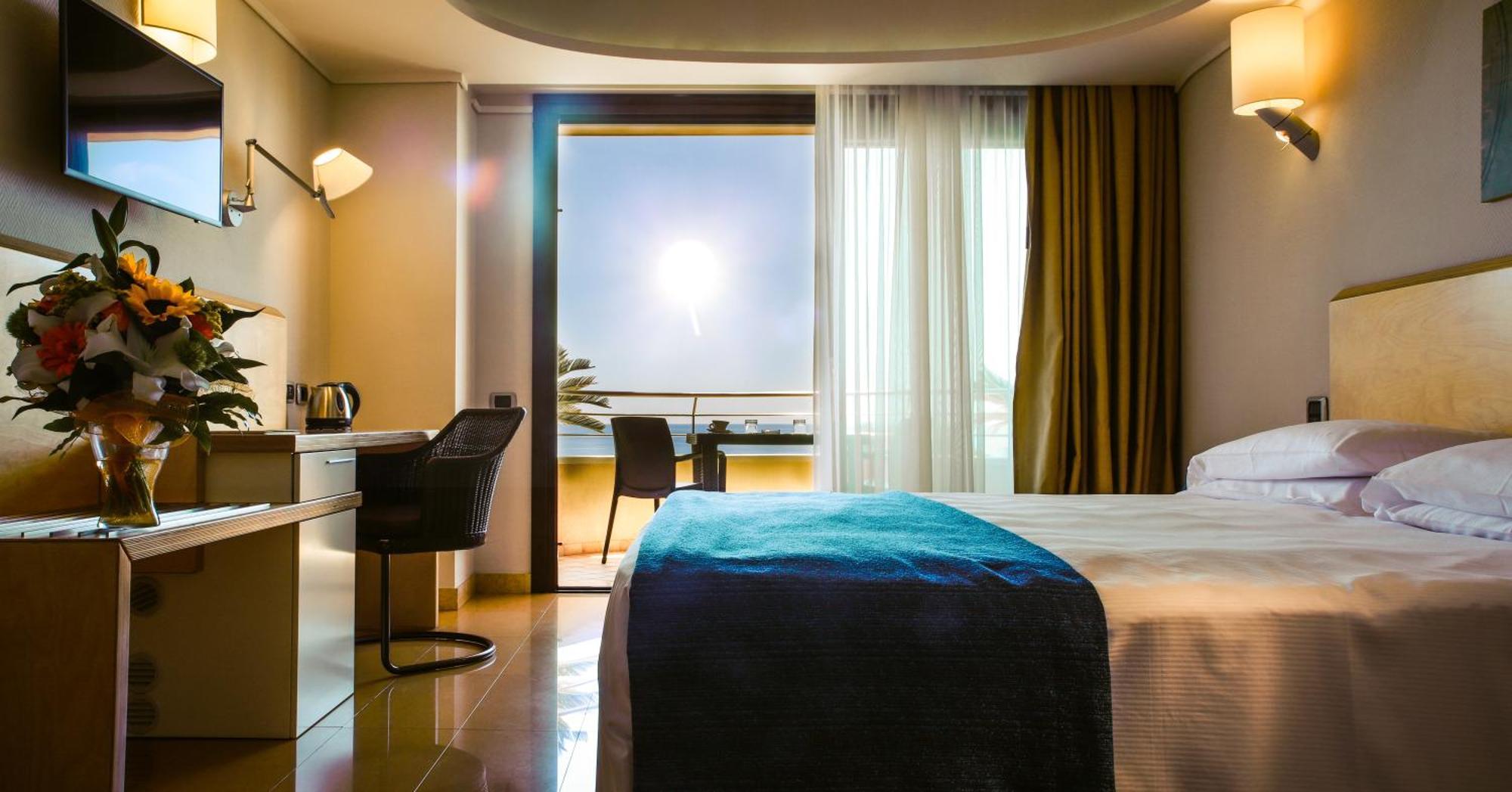 Double or Twin Room Sea View