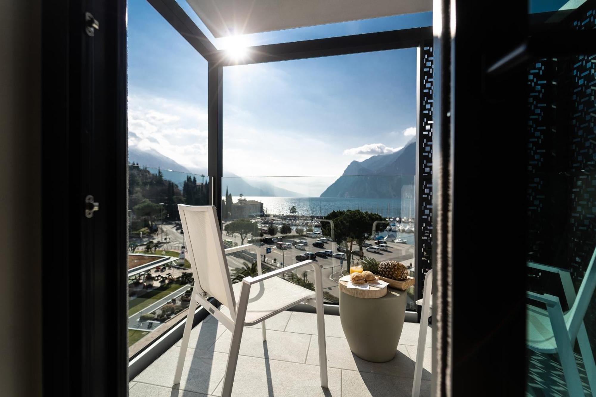 Premium Panorama Room Lake View