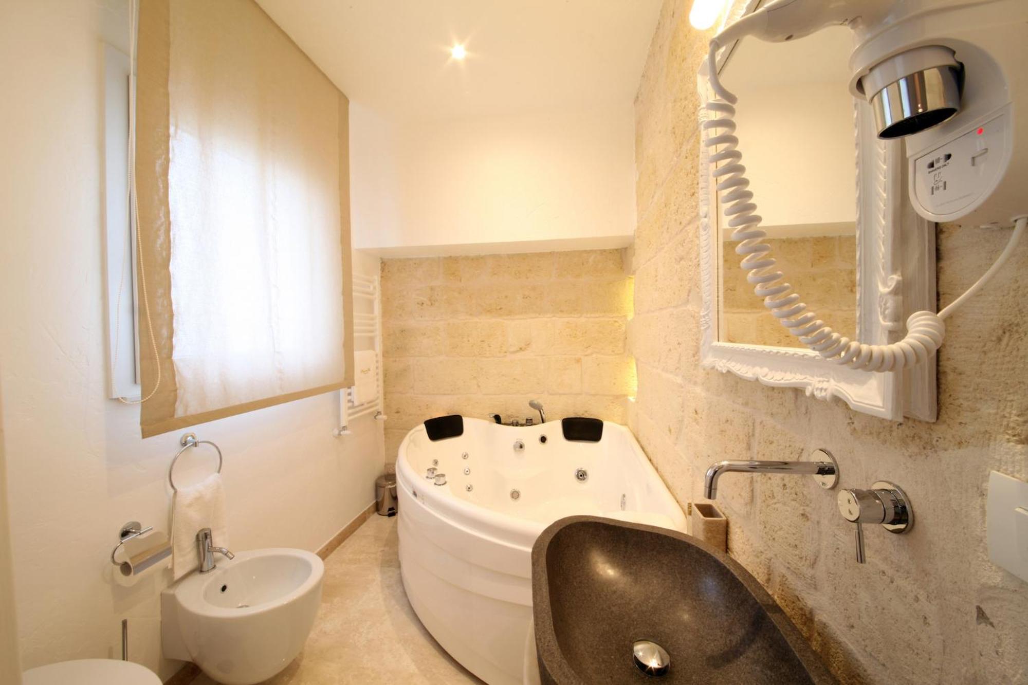 Queen Room Spa Bath