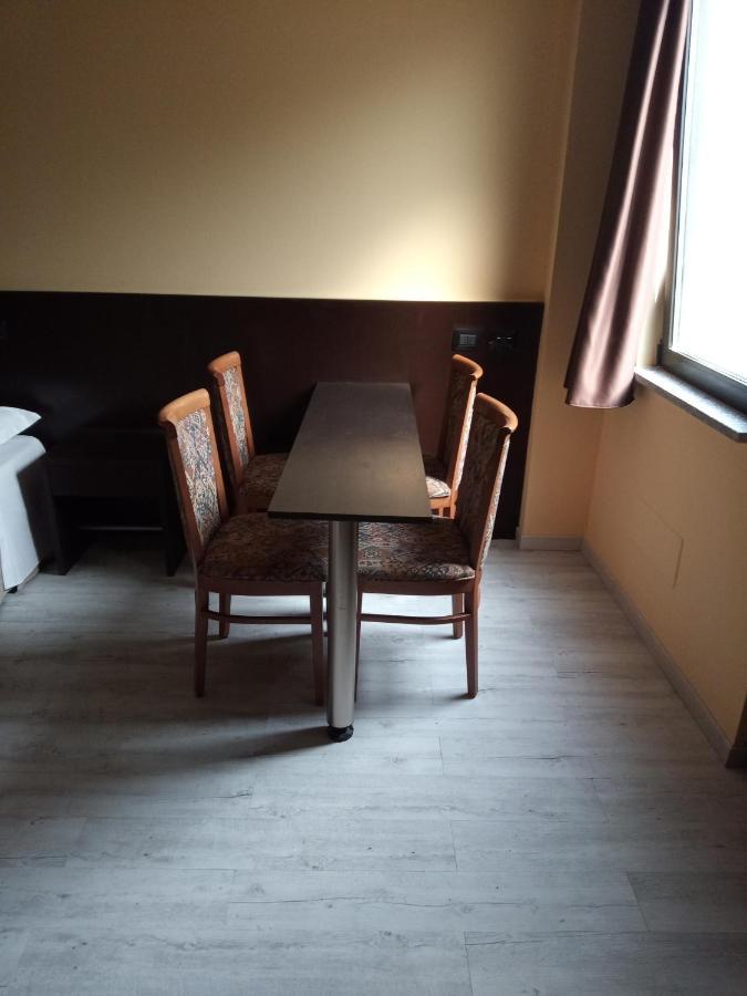 Deluxe Family Room,1290455407:JPEG