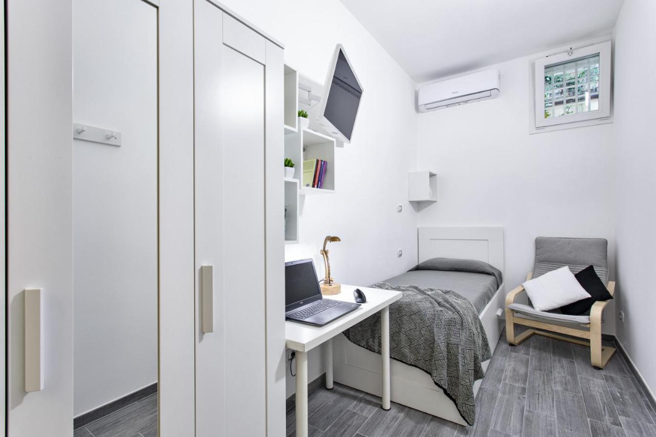 Single Room Private Bathroom