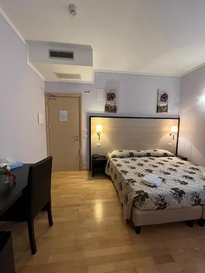 Camera Matrimoniale/Doppia con Letti Singoli con Bagno Privato