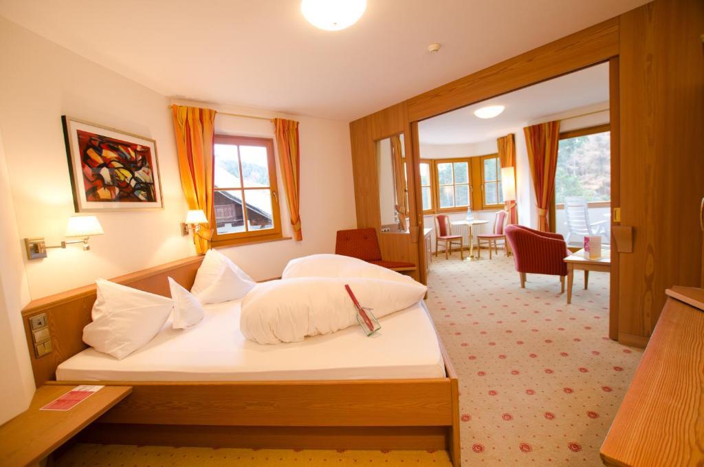 Junior Suite Balcony,1580390819:JPEG