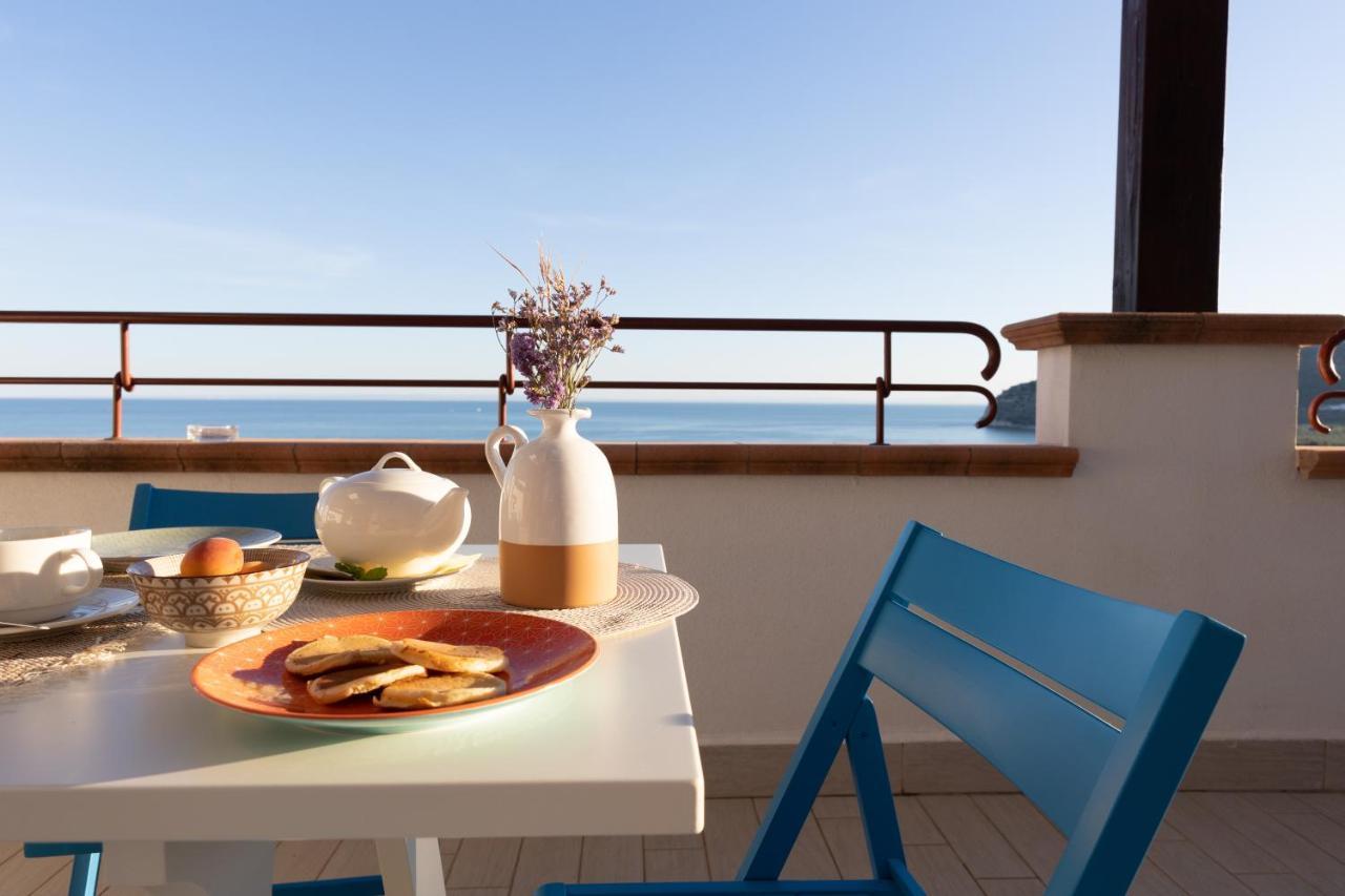 One-Bedroom Apartment Sea View