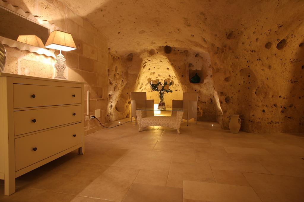 Deluxe Suite Cave