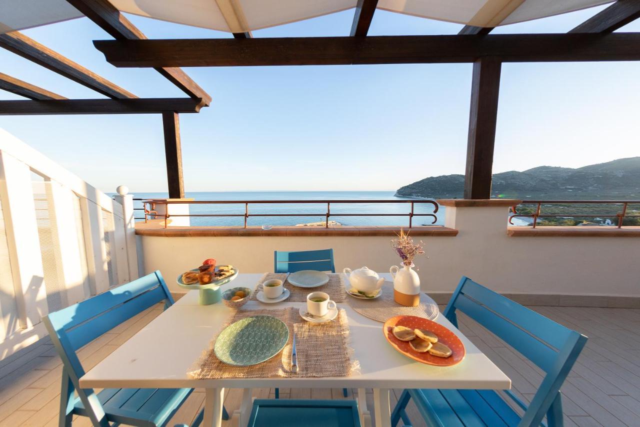 One-Bedroom Apartment Sea View