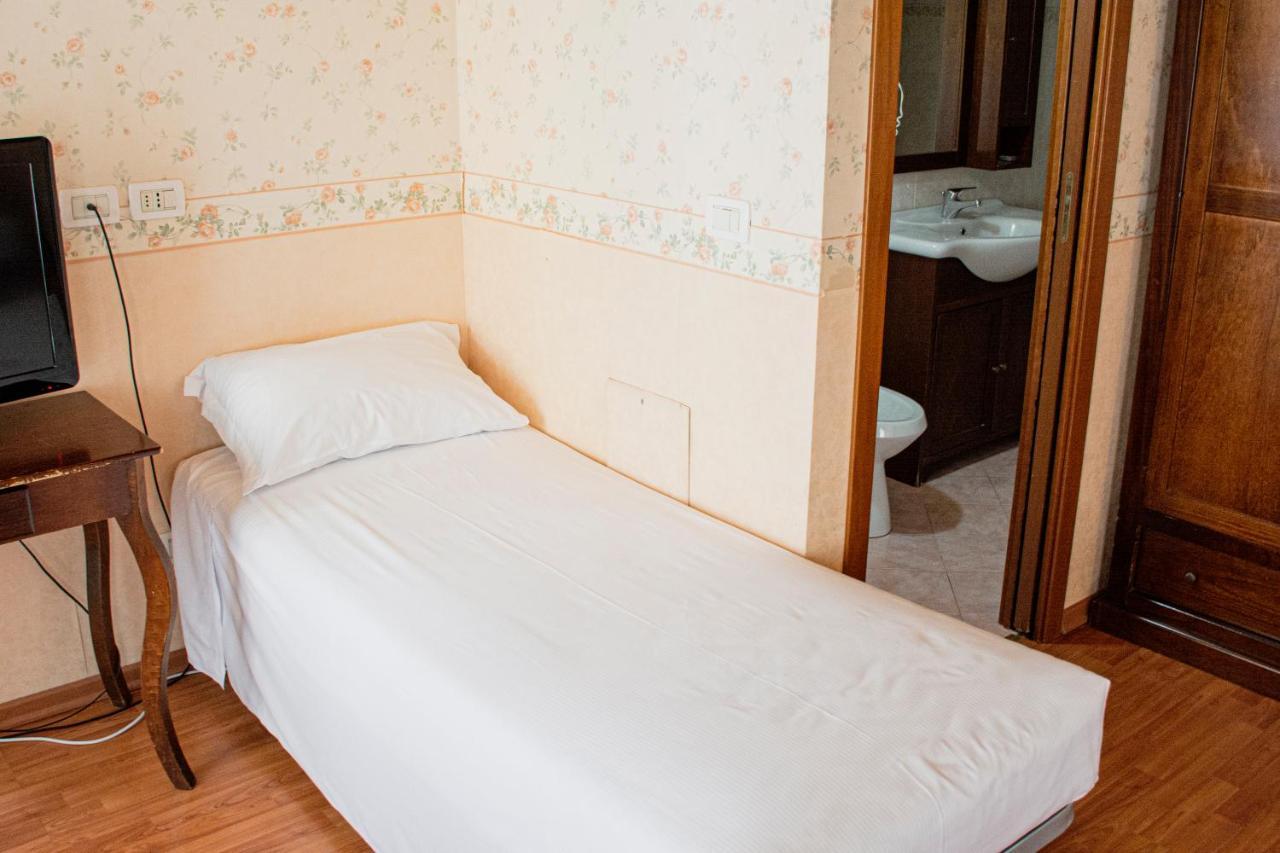 Comfort Triple Room Shower