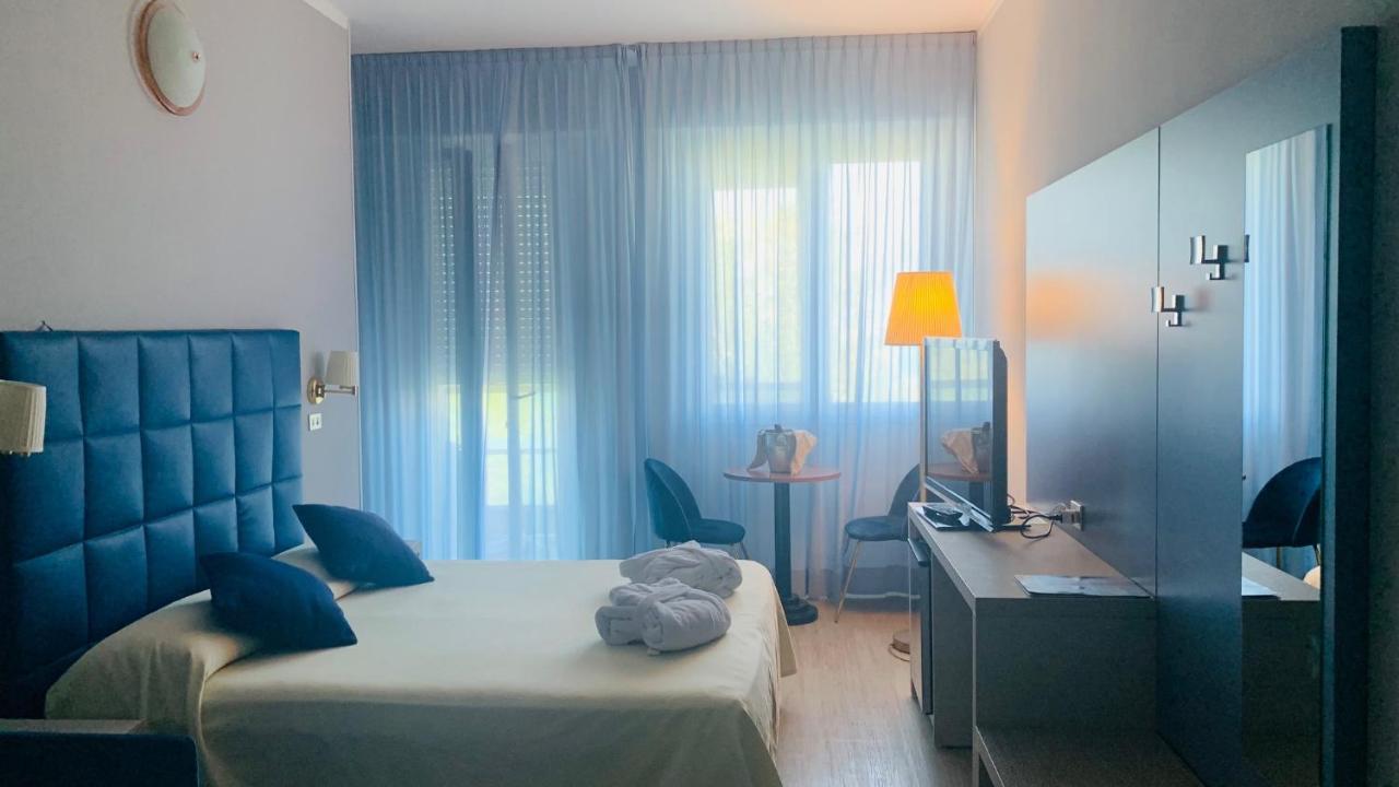 Double or Twin Room Balcony Sea View