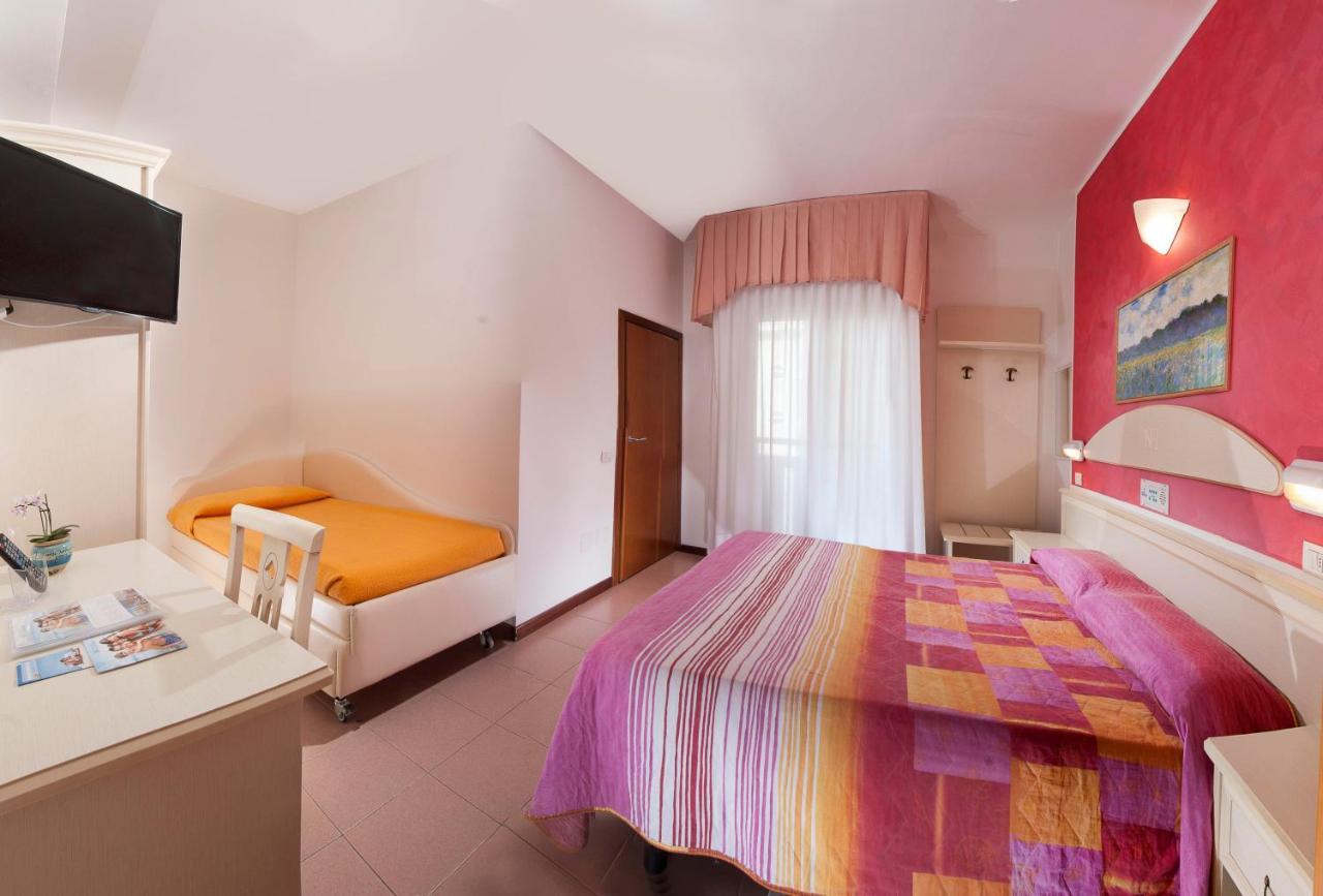 Double or Twin Room Side Sea View