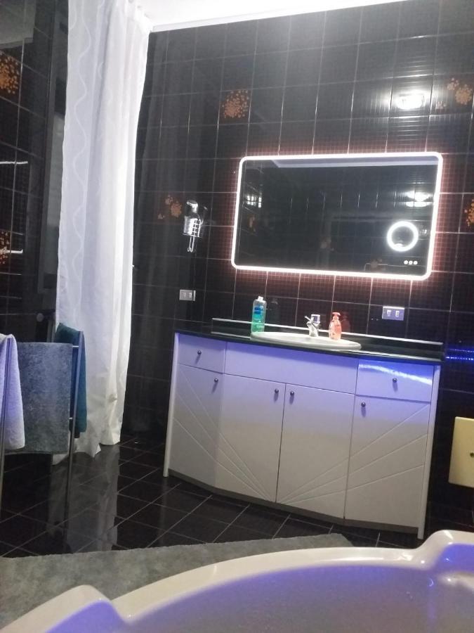 Comfort Triple Room Shower