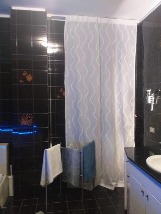 Comfort Triple Room Shower