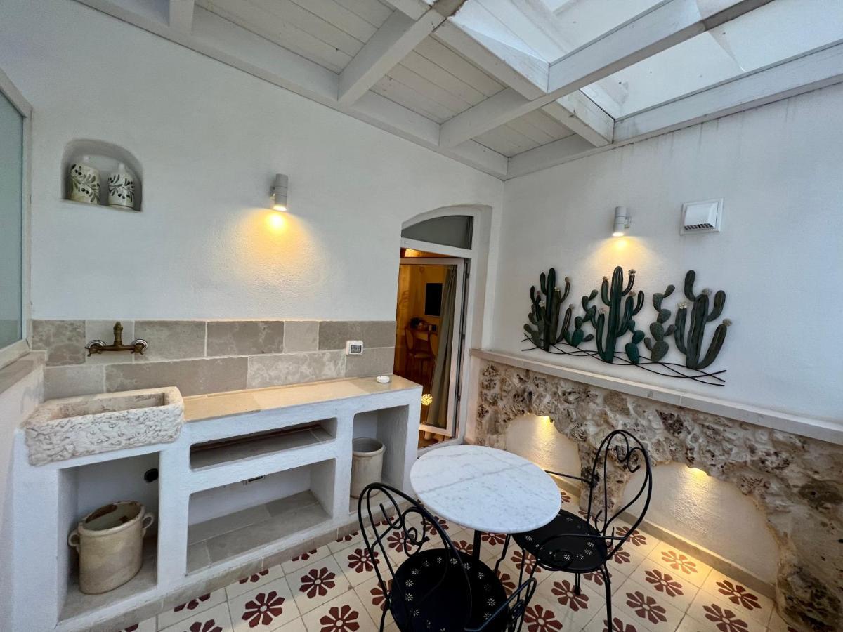 Deluxe Double Room Shower