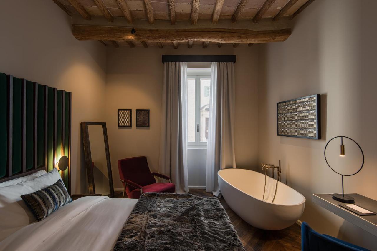 Deluxe Double Room Bath