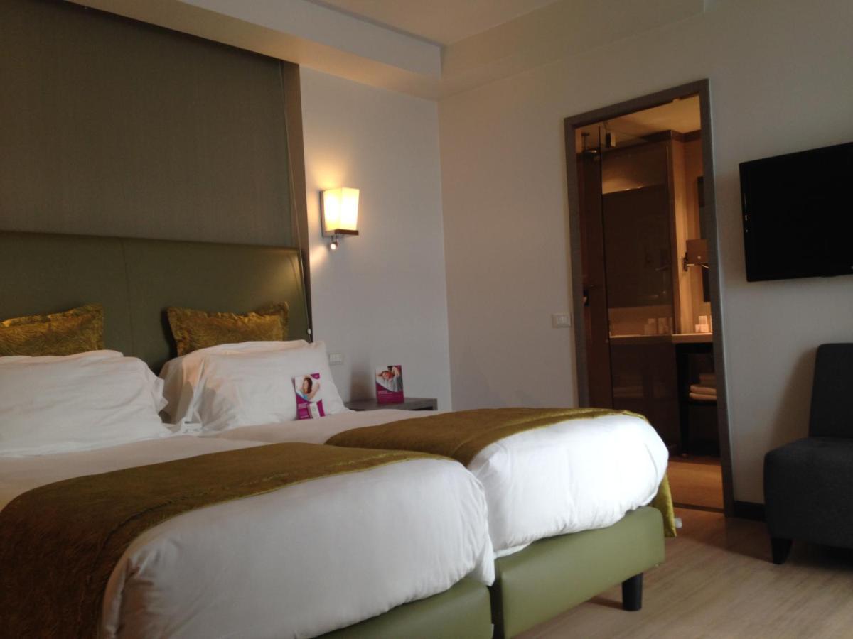 Standard Twin Room Disability Access or Smoking