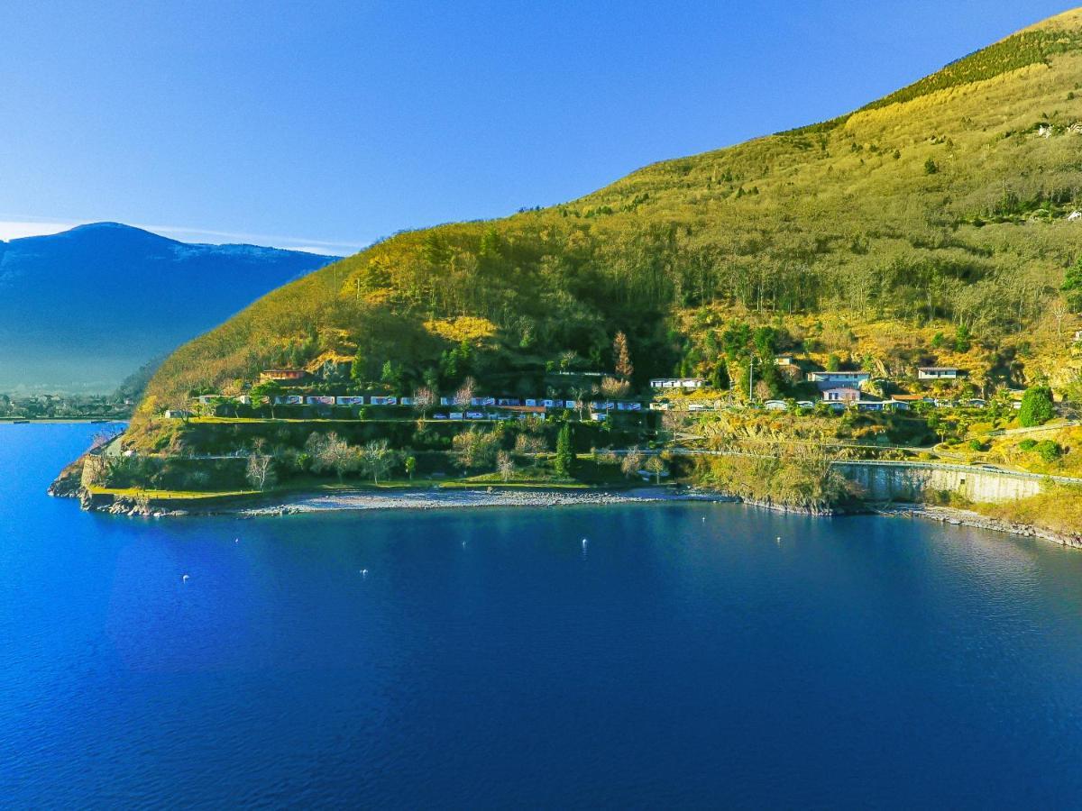 Appartamento con 2 Camere da Letto e Vista Lago