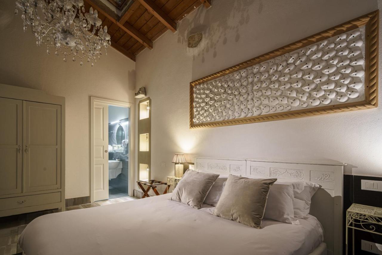 Deluxe Double Room Bath
