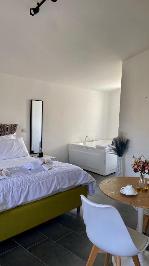 Suite Spa Bath,1372744862:JPEG