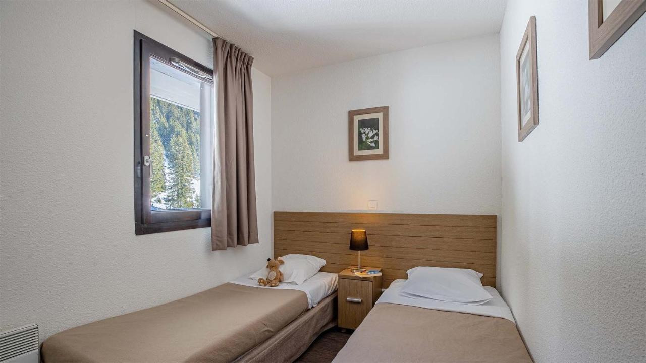 Deluxe One-Bedroom Apartment