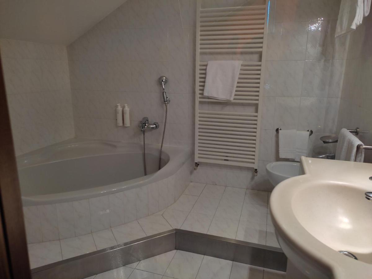 Deluxe Double Room Bath