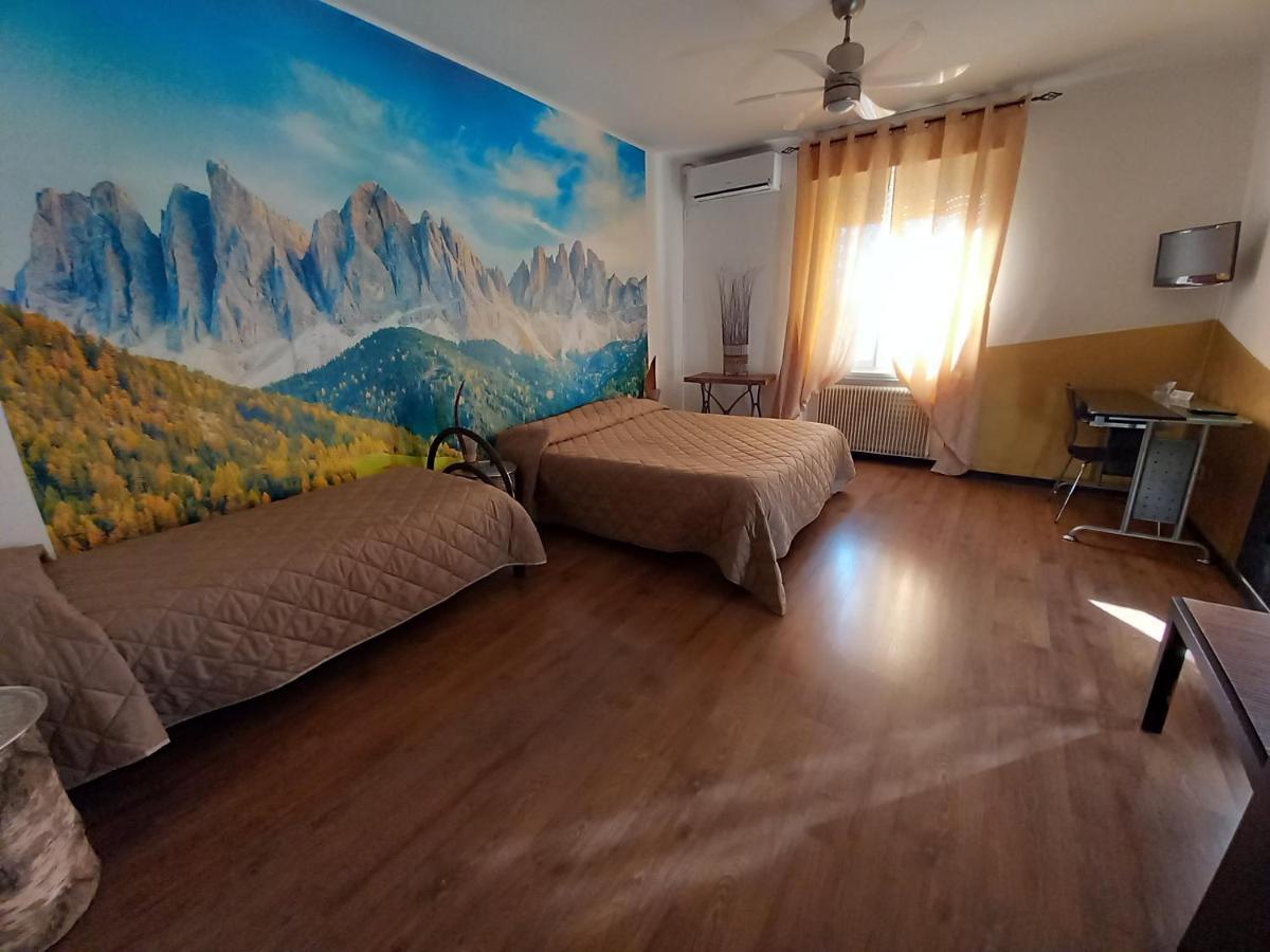 Double or Twin Room Private External Bathroom