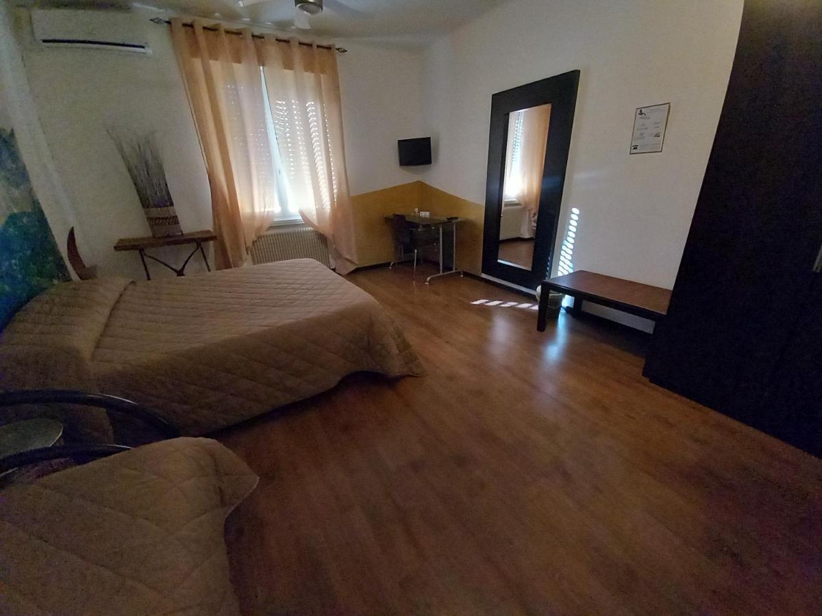Double or Twin Room Private External Bathroom