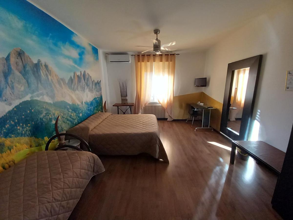 Double or Twin Room Private External Bathroom