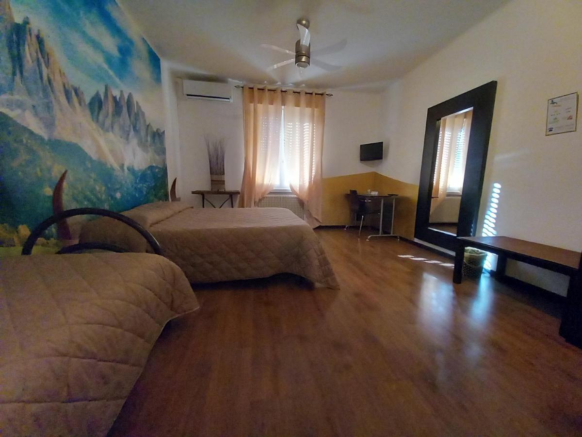 Double or Twin Room Private External Bathroom