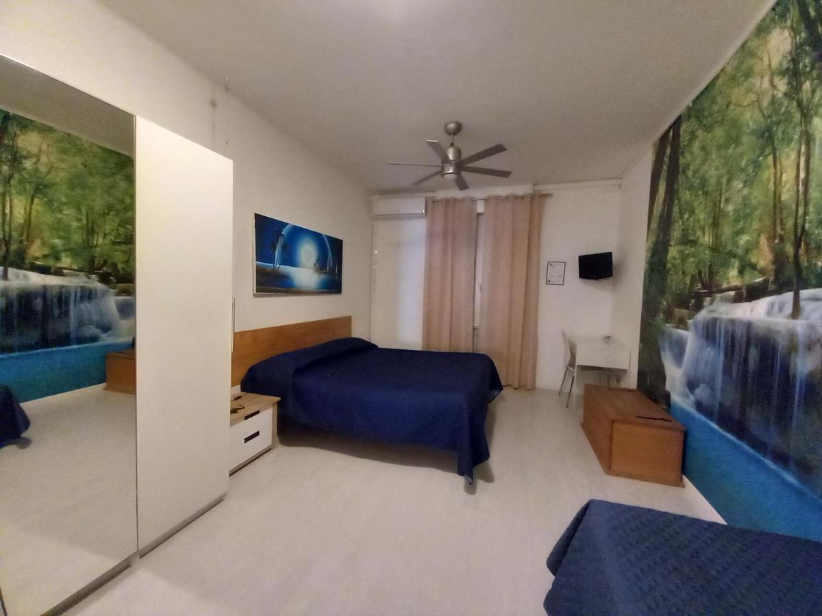 Double or Twin Room Private External Bathroom