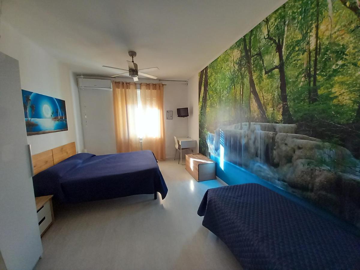 Double or Twin Room Private External Bathroom