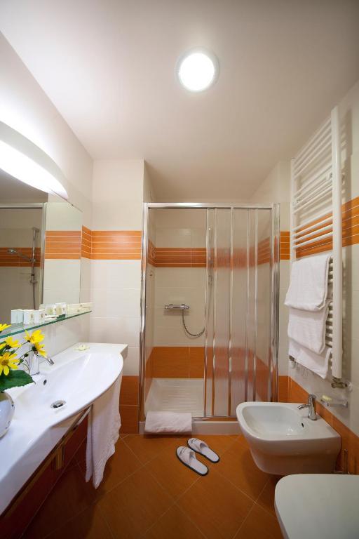 Deluxe Double or Twin Room Lake View,1498698892:JPEG