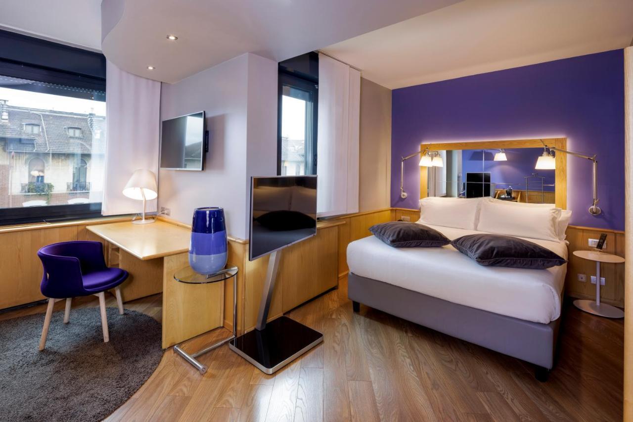 Junior Queen Suite One Single Bed