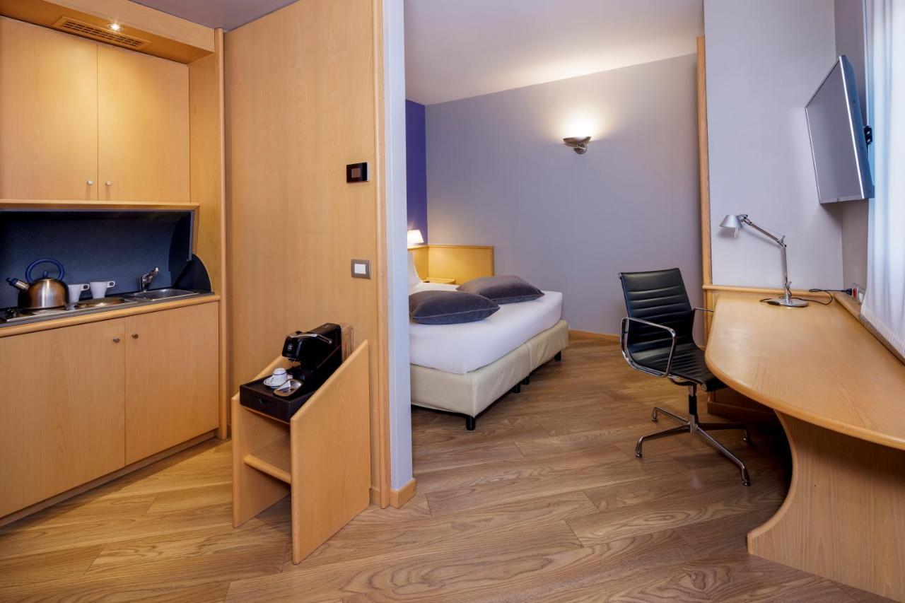 Deluxe Queen Room Single Bed